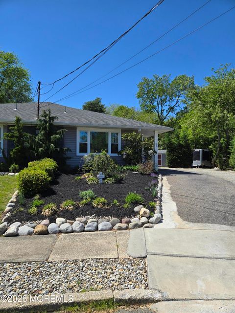 Homes For Sale - 24 Newport Place<br/> Toms River, NJ 08753