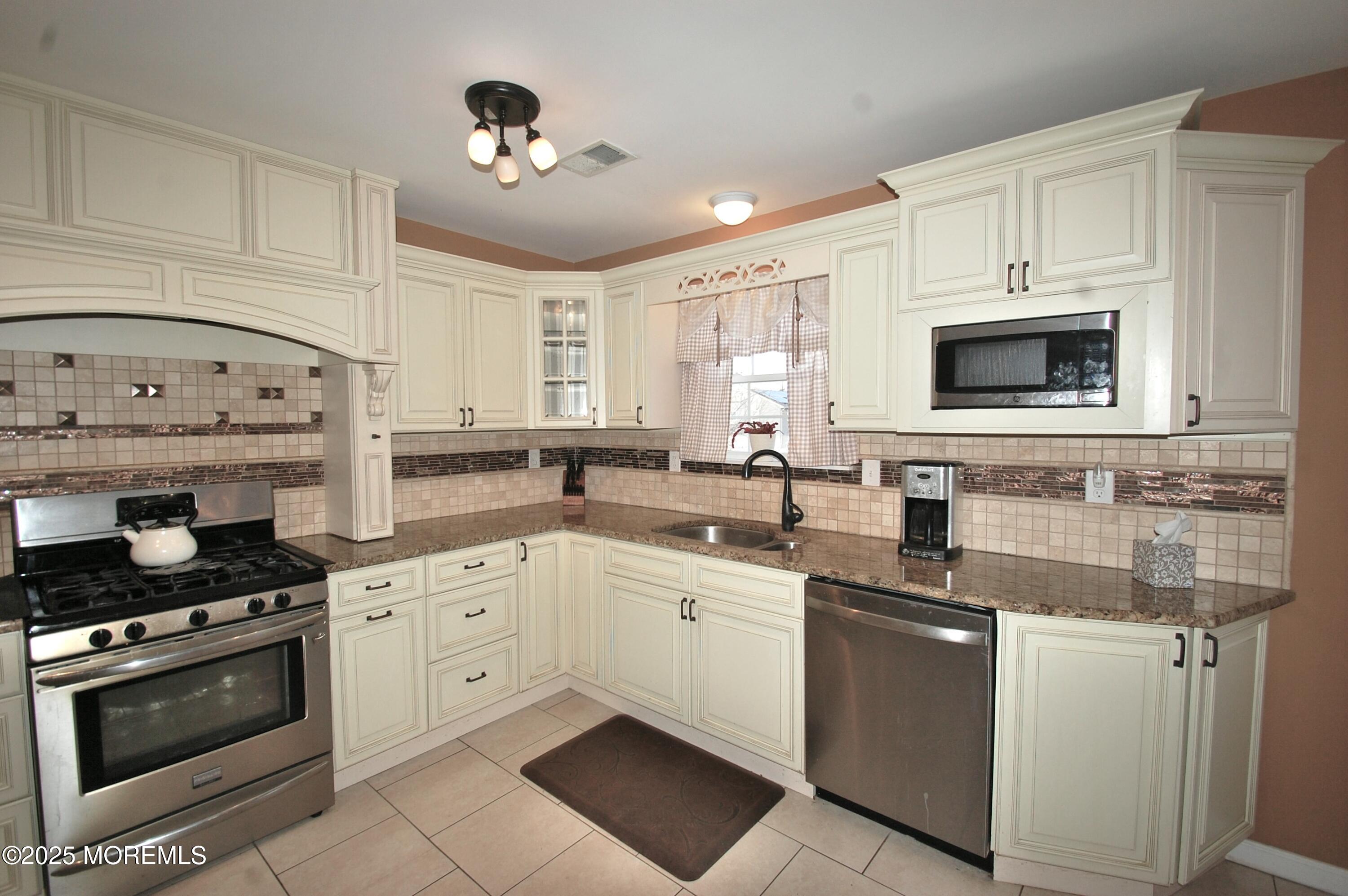 711 Edmunds Avenue, Union Beach, New Jersey image 23