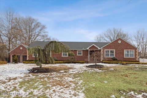 Homes For Sale - 212 Stonehurst Boulevard<br/> Freehold, NJ 07728