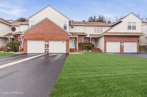 Condo For Sale - 84 Drew Court<br/> Manalapan, NJ 07726