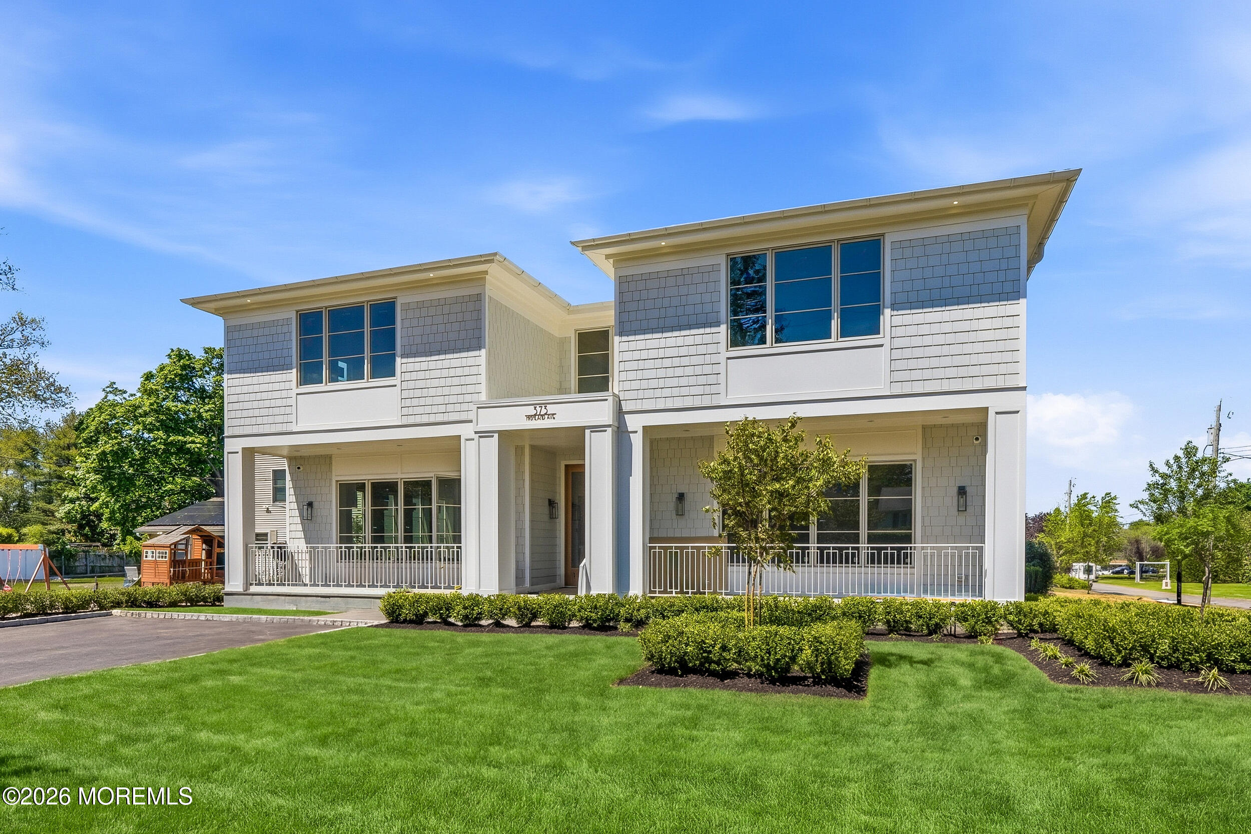 890 Red Oaks Drive