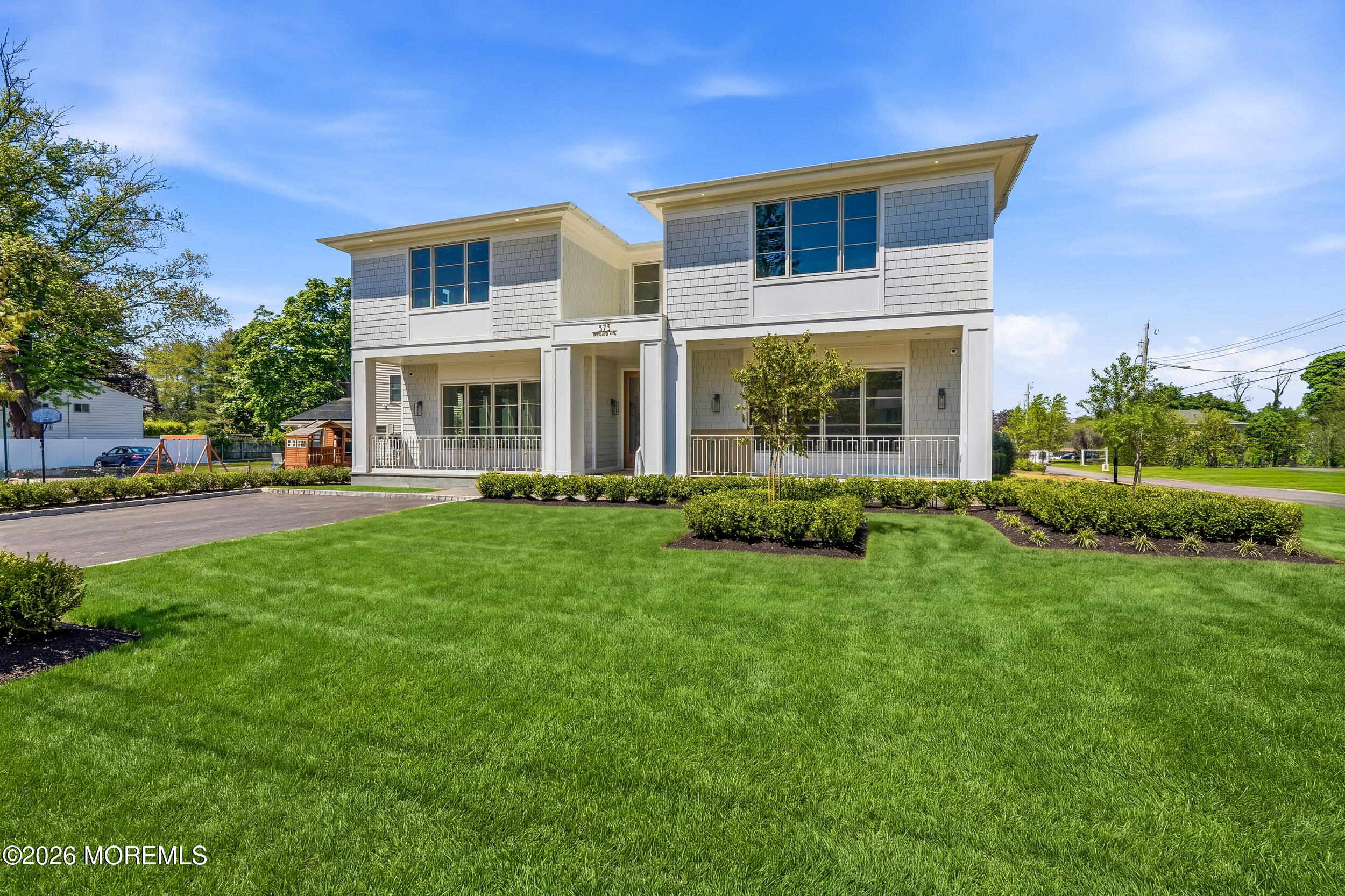 890 Red Oaks Drive