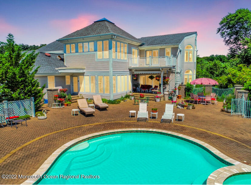 1903 Shadowbrook Drive