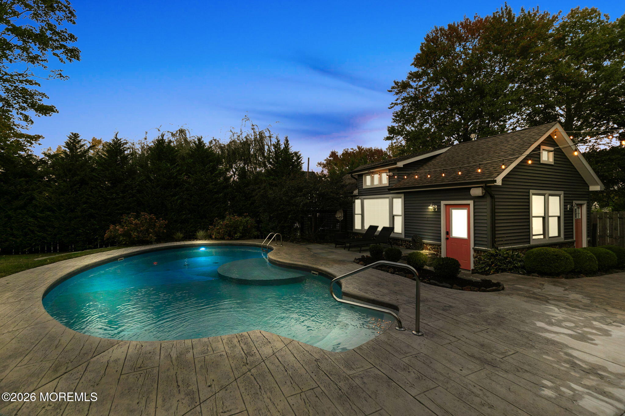 10 Bowne Avenue