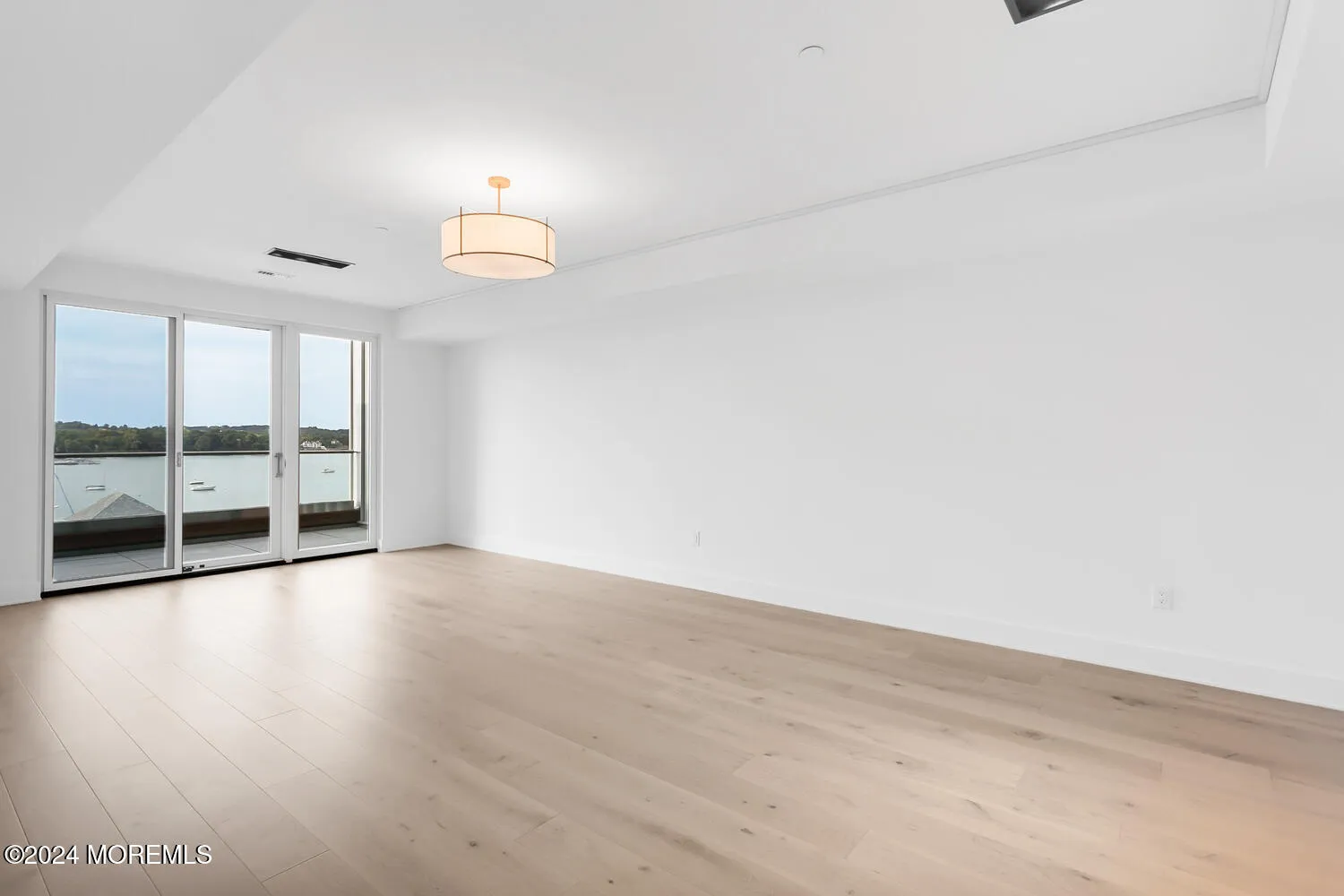 Red Bank, New Jersey 07701, United States, 2 Bedrooms Bedrooms, ,3 BathroomsBathrooms,Residential,Active,35100