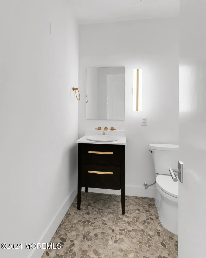 Red Bank, New Jersey 07701, United States, 2 Bedrooms Bedrooms, ,3 BathroomsBathrooms,Residential,Active,35100