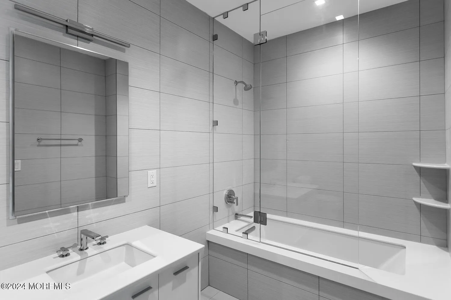 Red Bank, New Jersey 07701, United States, 2 Bedrooms Bedrooms, ,3 BathroomsBathrooms,Residential,Active,35100