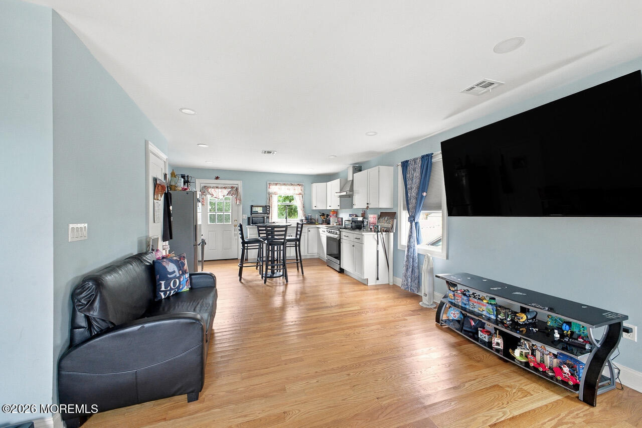 217 W Sylvania Avenue