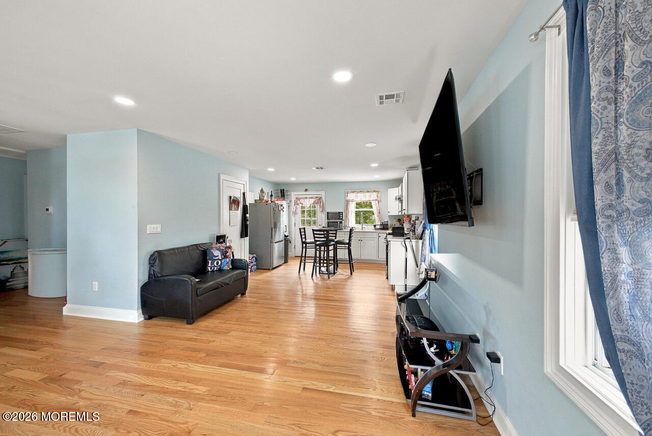 217 W Sylvania Avenue