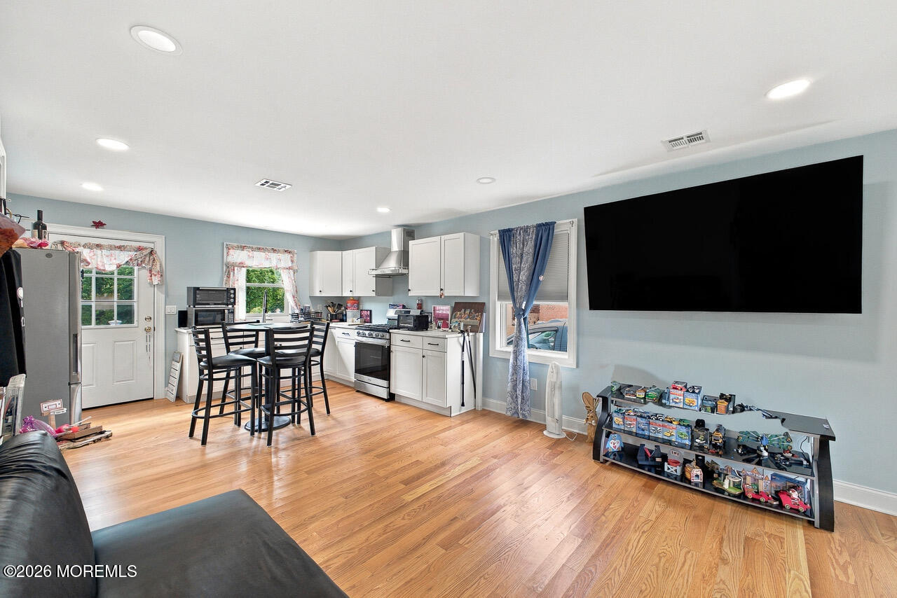 217 W Sylvania Avenue