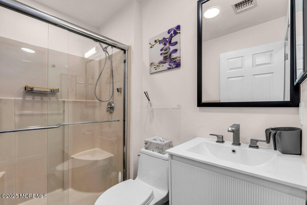 8 Round Valley Court, Lakewood, New Jersey image 30
