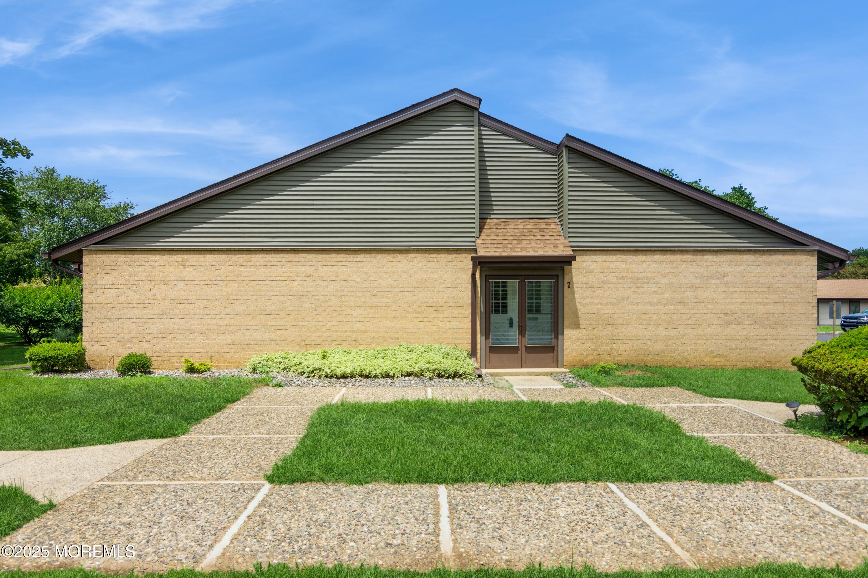 7 Danbury Court