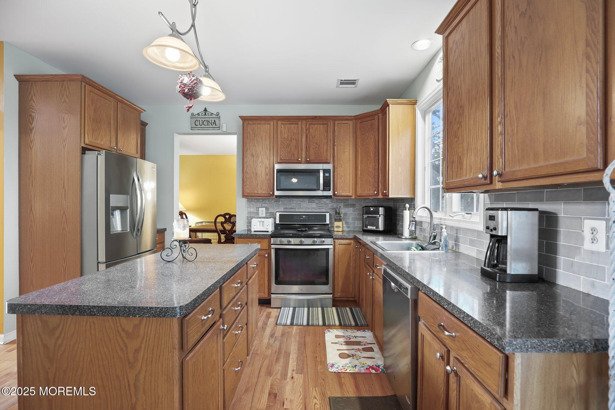 2 Tuscarora Circle, Old Bridge, New Jersey image 7
