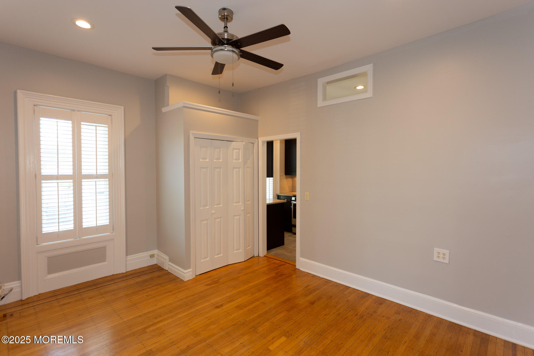 6 3rd Avenue 2