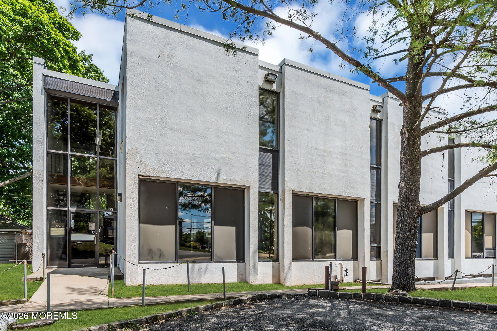 441-443 E Westfield Avenue