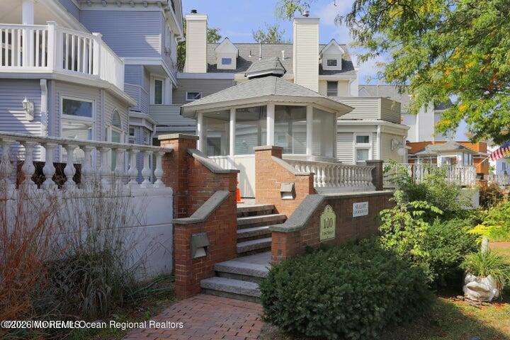 100 1st Street 11