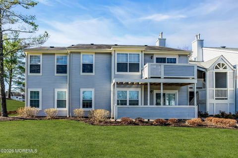 Condo For Sale - 402 Brookview Court<br/> Howell, NJ 07731