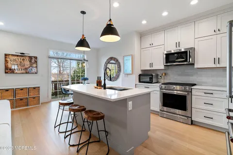 MLS: 22513062