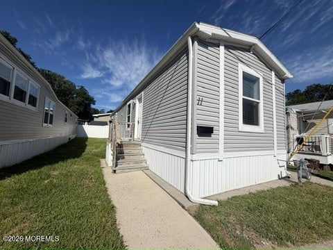 Mobile Home For Sale - 11 Robin Road<br/> Monmouth County, Hazlet, NJ 07734