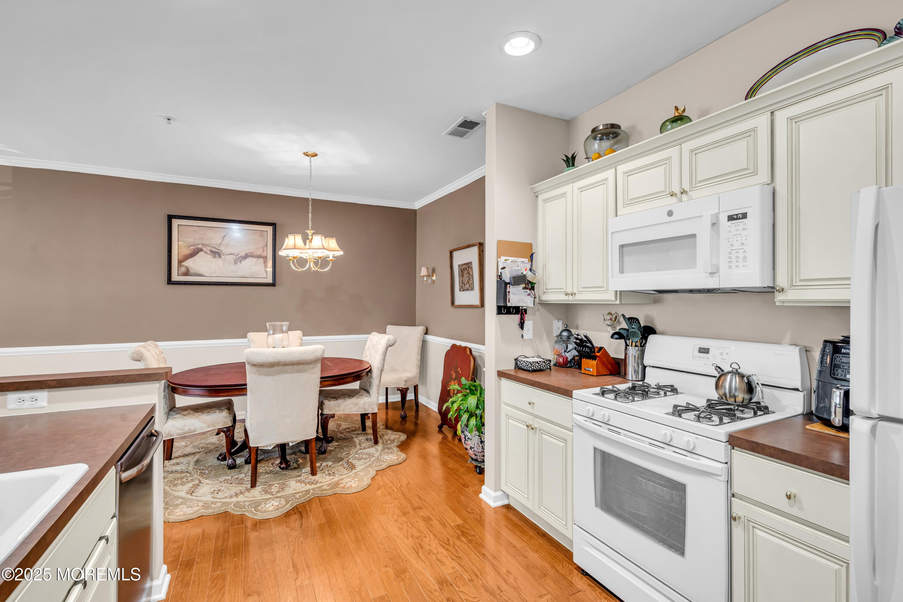 329 Sophee Lane, Lakewood, New Jersey image 9