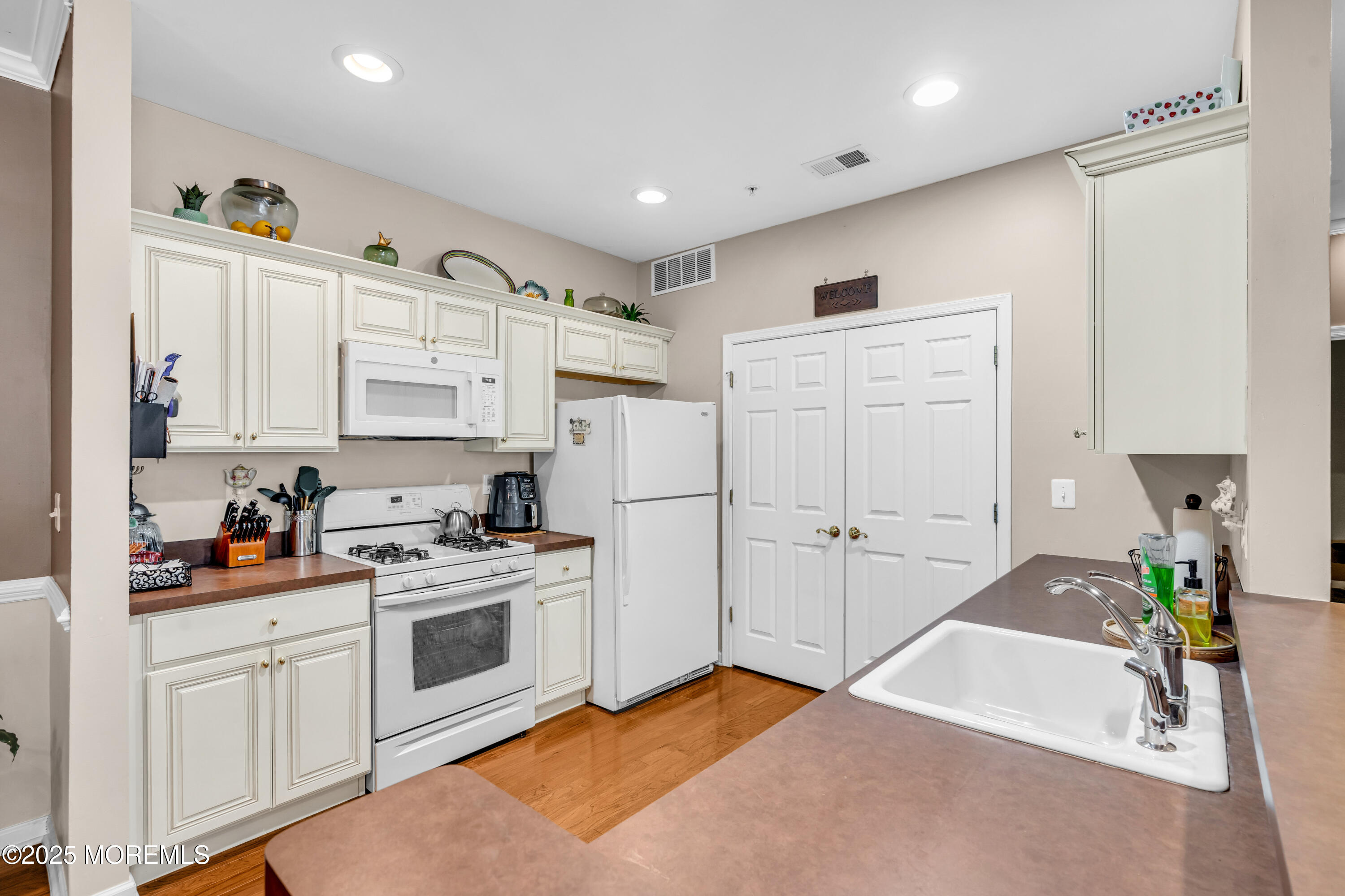 329 Sophee Lane, Lakewood, New Jersey image 8