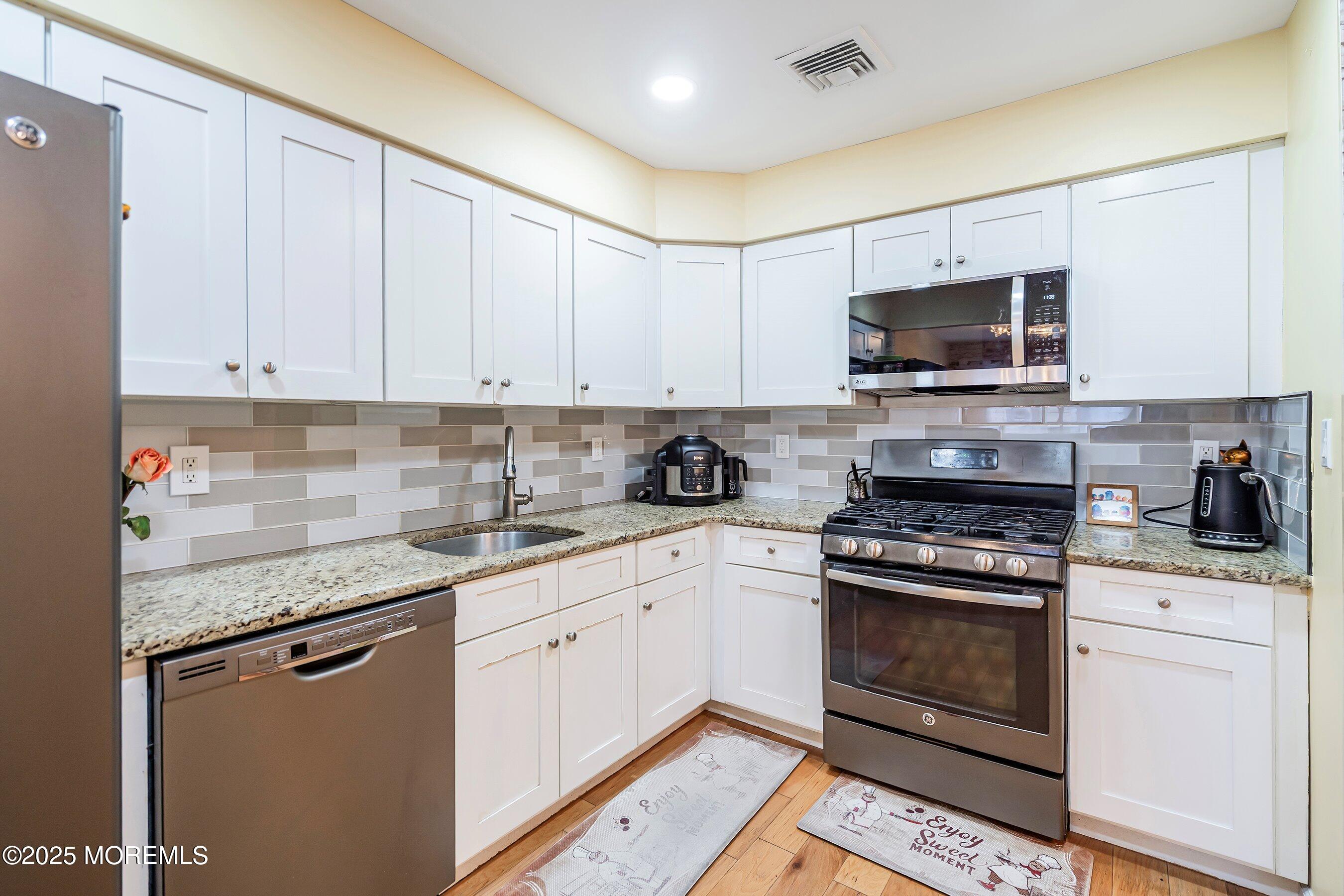 7 Staal Lane, Lodi, New Jersey image 13