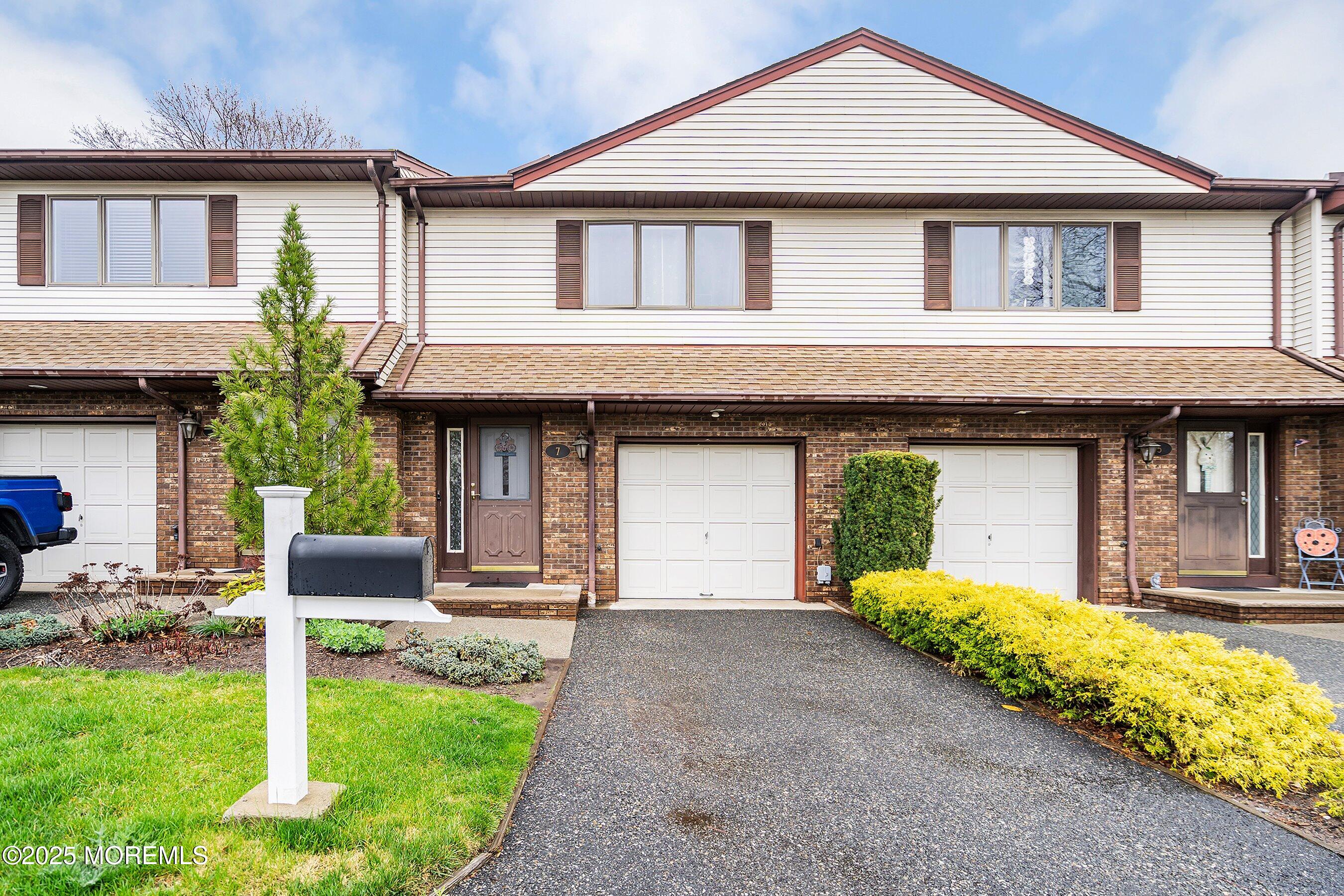 7 Staal Lane, Lodi, New Jersey image 1