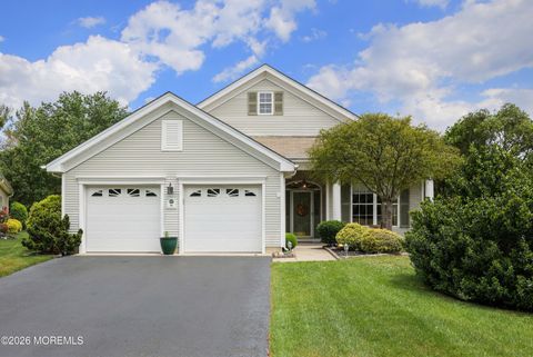 Homes For Sale - 30 Gardenways Court<br/> Lakewood, NJ 08701