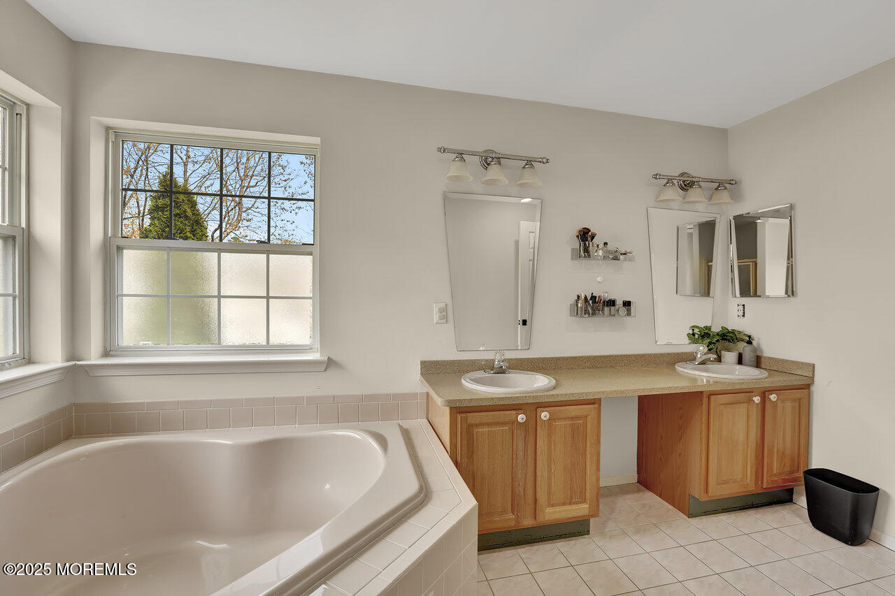 12 Arrowhead Circle, Jackson, New Jersey image 31
