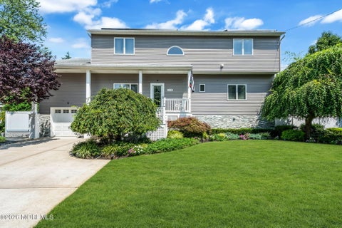 Photo of 112 Pinewood Road, Toms River, NJ 08753 (MLS # 22632571)