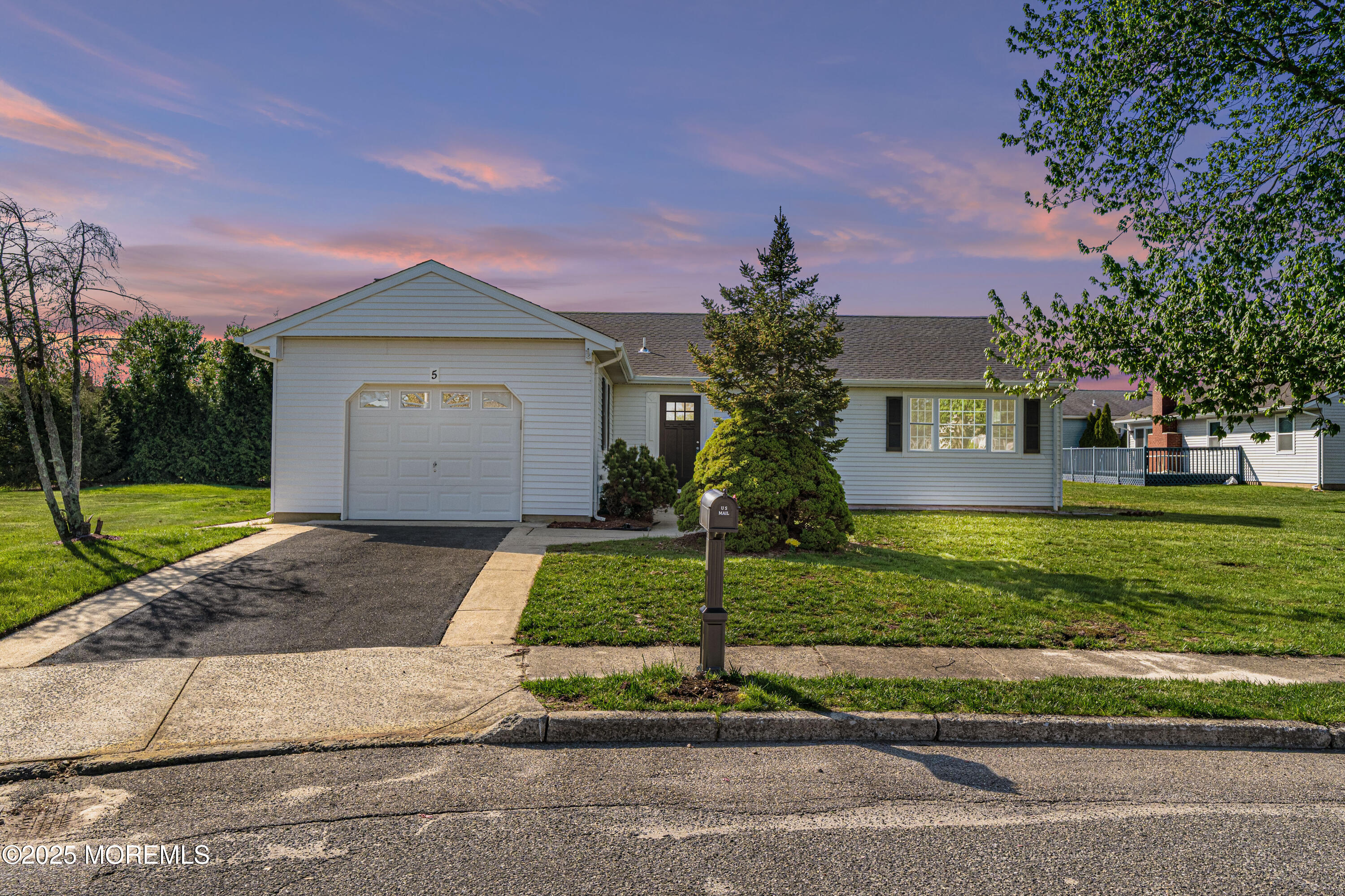 5 Gramercy Court, Toms River, New Jersey image 2