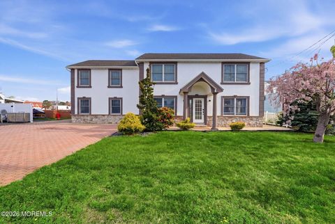 Photo of 10 Minturn Road, Toms River, NJ 08753 (MLS # 22610712)