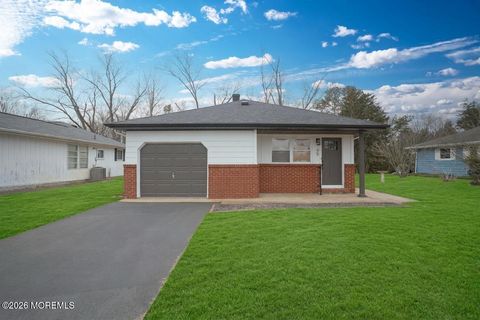 Homes For Sale - 95 Barbados Drive<br/> Toms River, NJ 08757