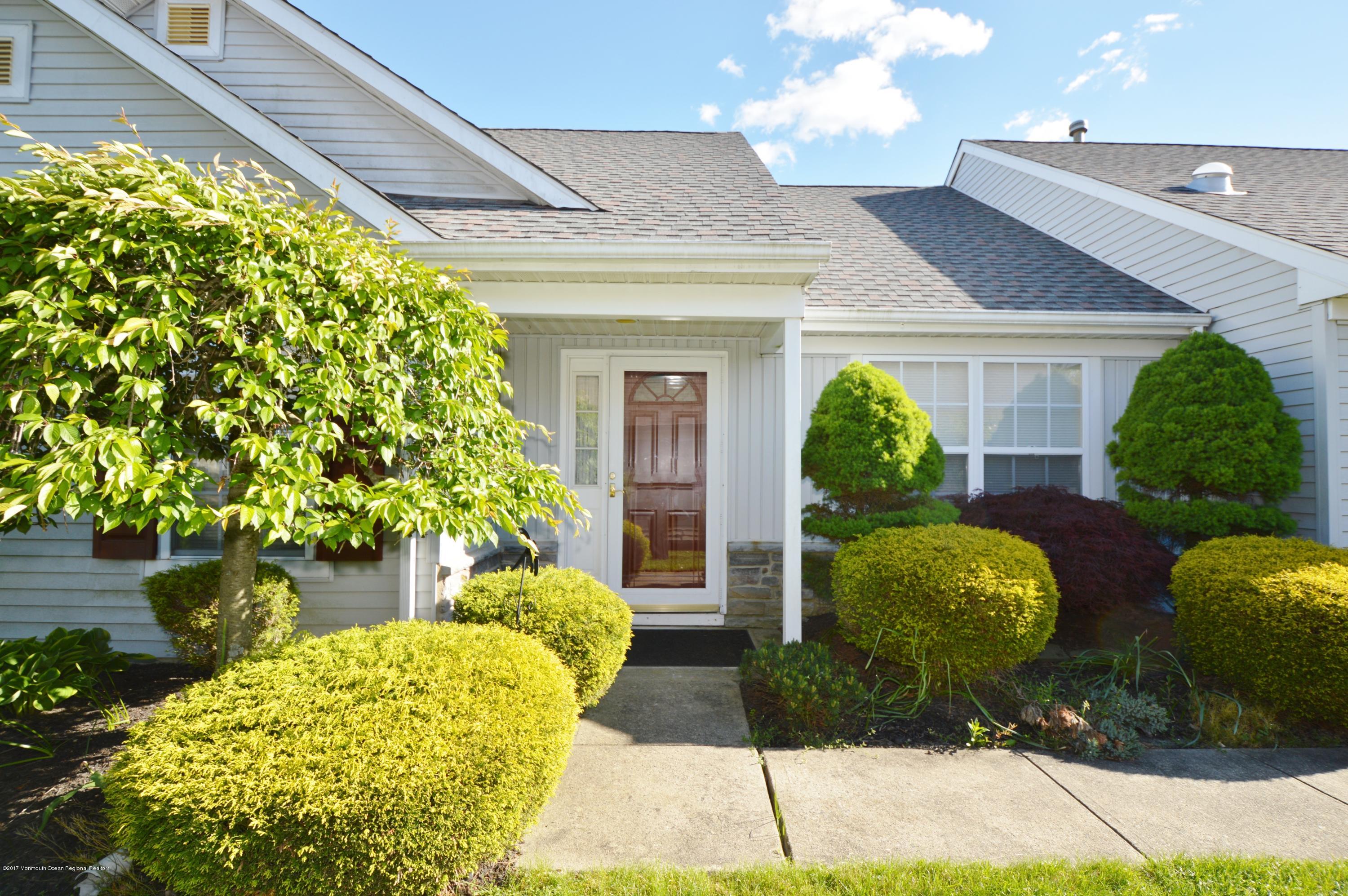 2555 Ridgemont Court