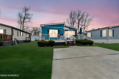 MLS: 22509495