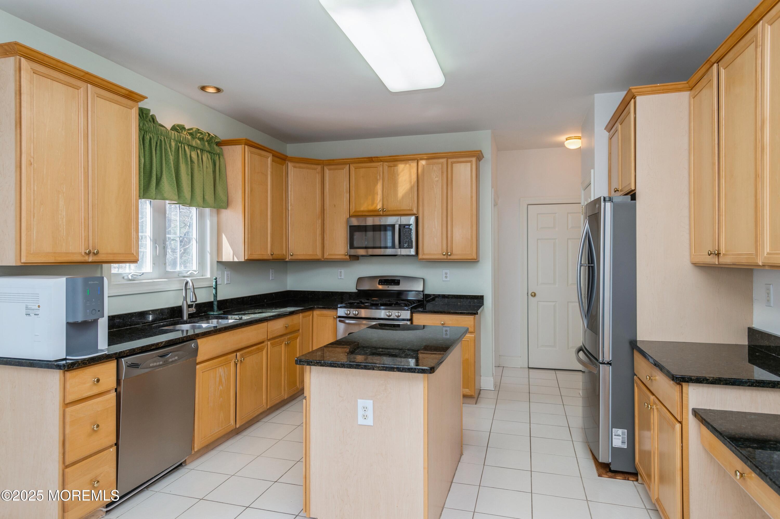 10 Banff Court, Morganville, New Jersey image 8