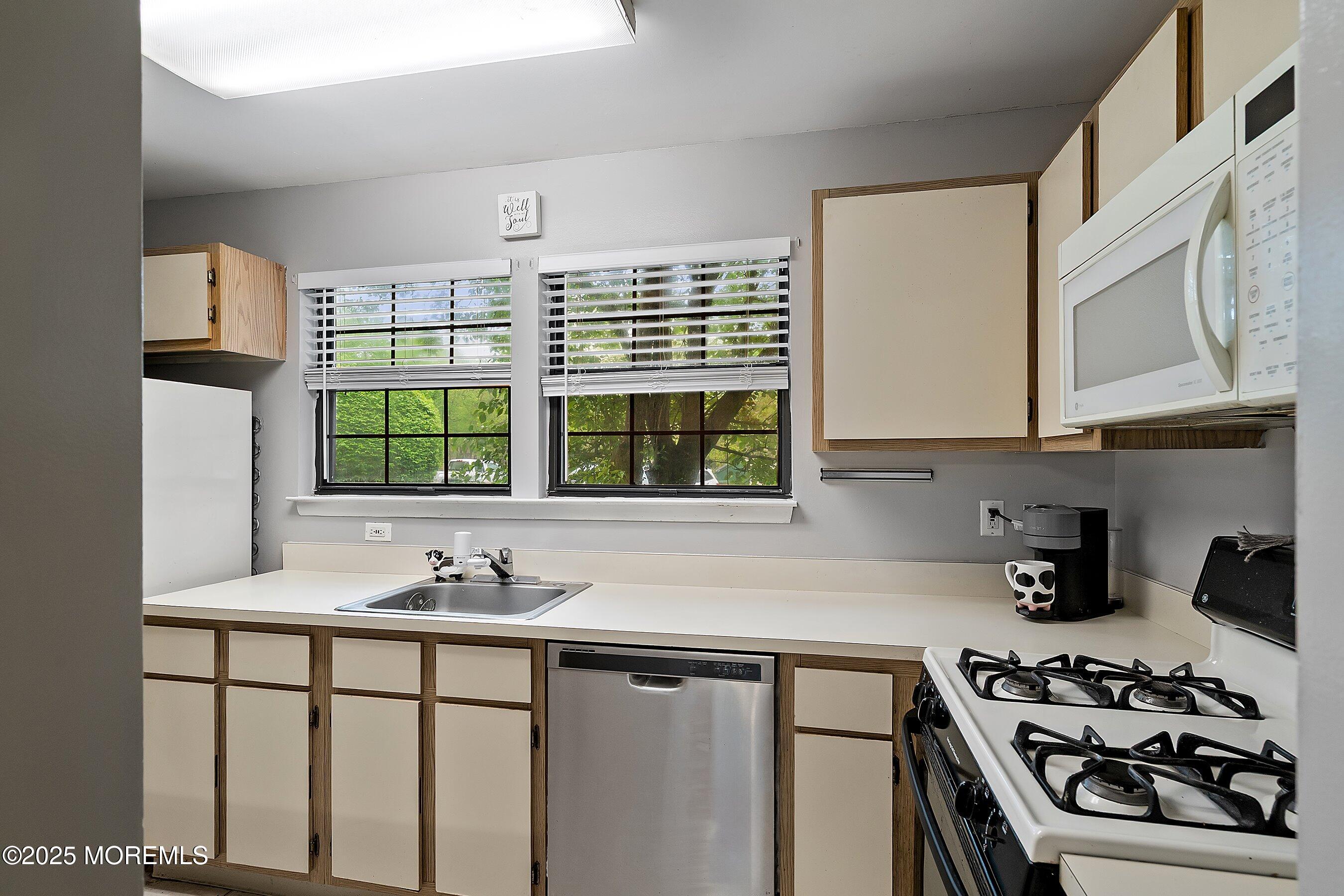 905 Violet Lane, Jackson, New Jersey image 8