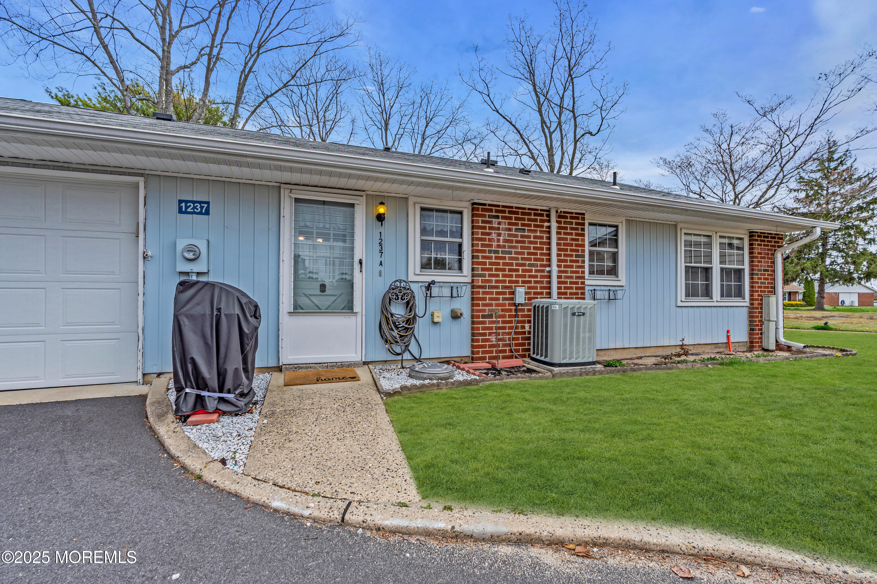 1237A Hamilton Court, Lakewood, New Jersey image 4