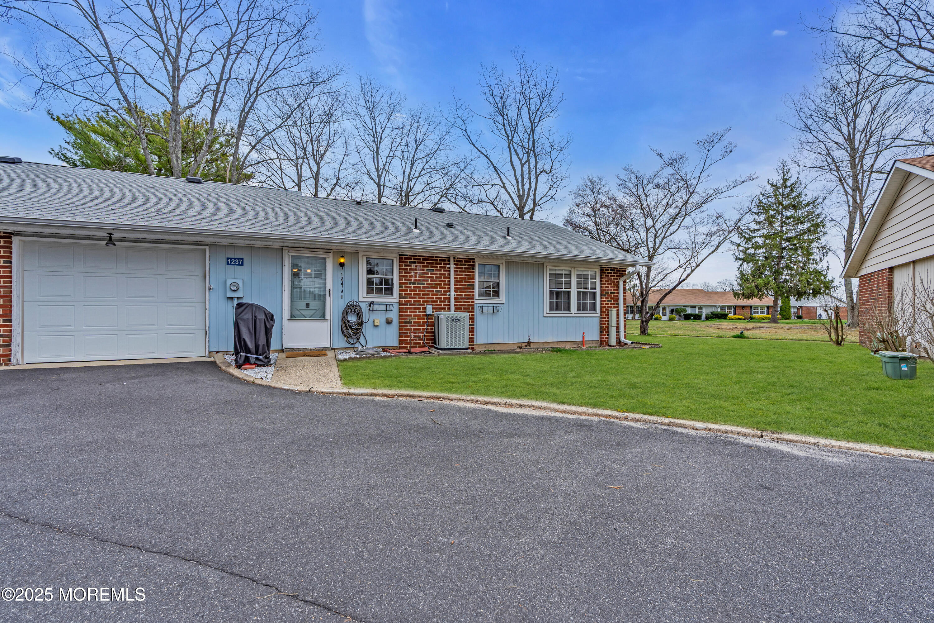 1237A Hamilton Court, Lakewood, New Jersey image 3