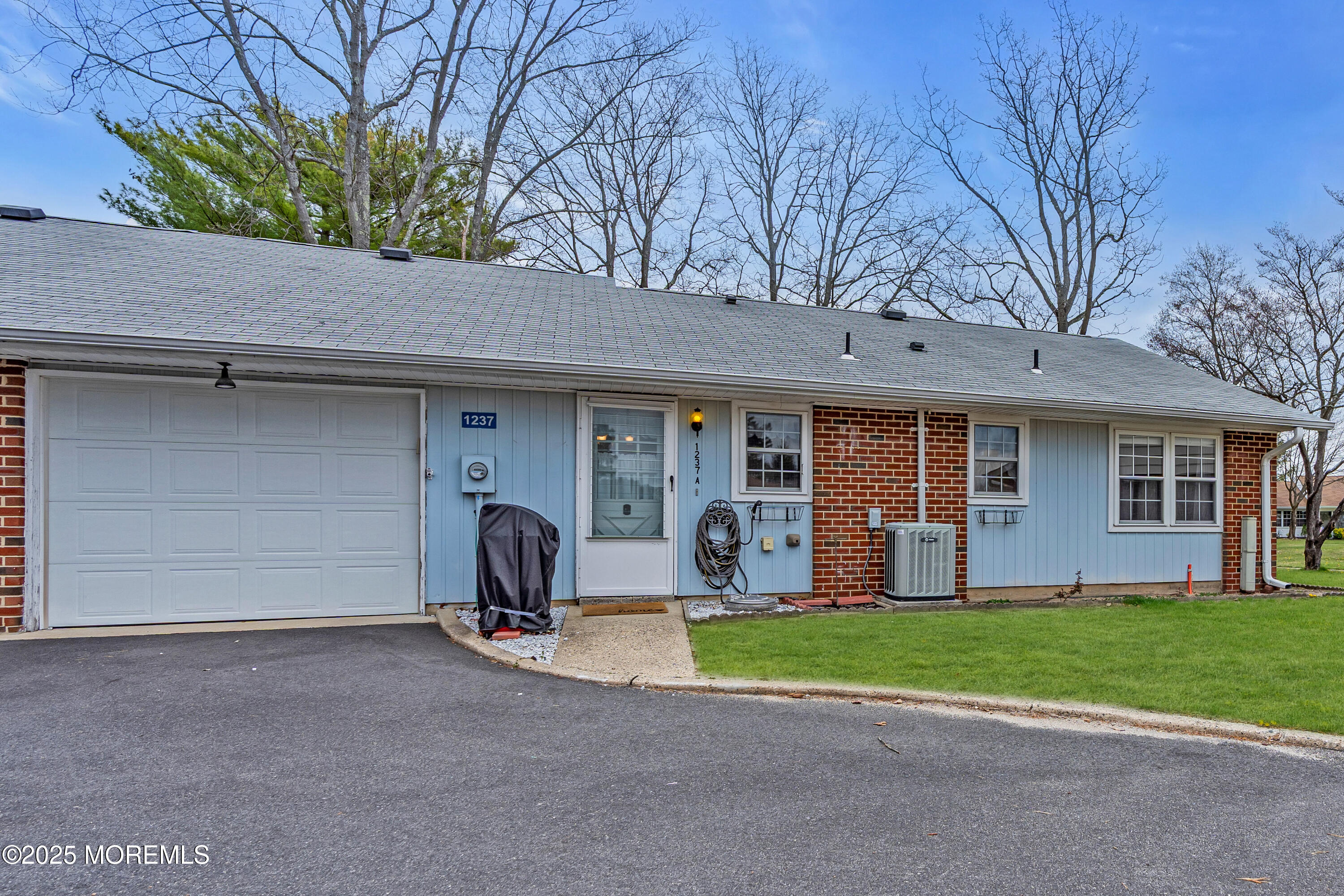 1237A Hamilton Court, Lakewood, New Jersey image 6