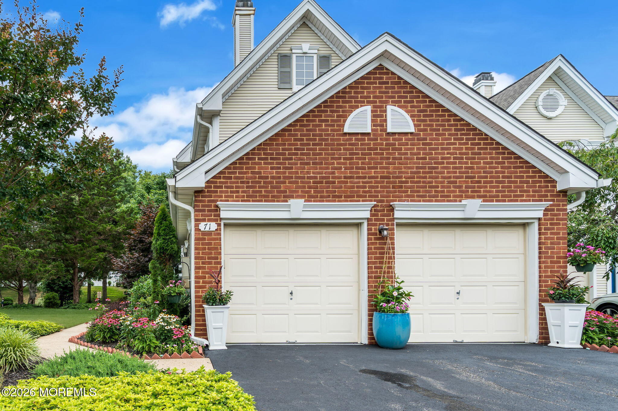 71 S Manor Court