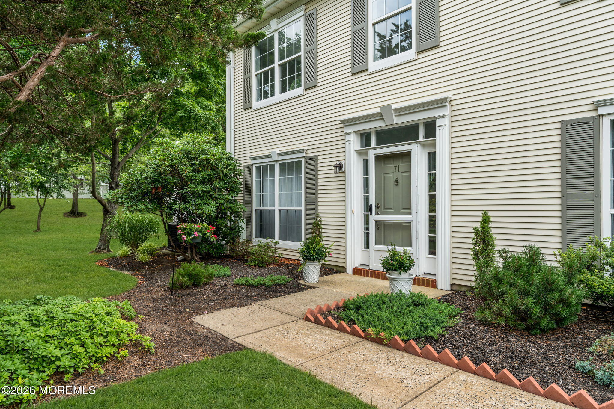 71 S Manor Court