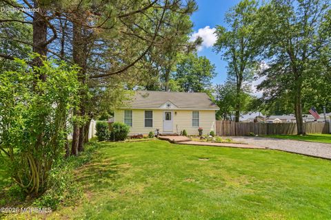 Homes For Sale - 608 E Holly Boulevard<br/> Bayville, NJ 08721