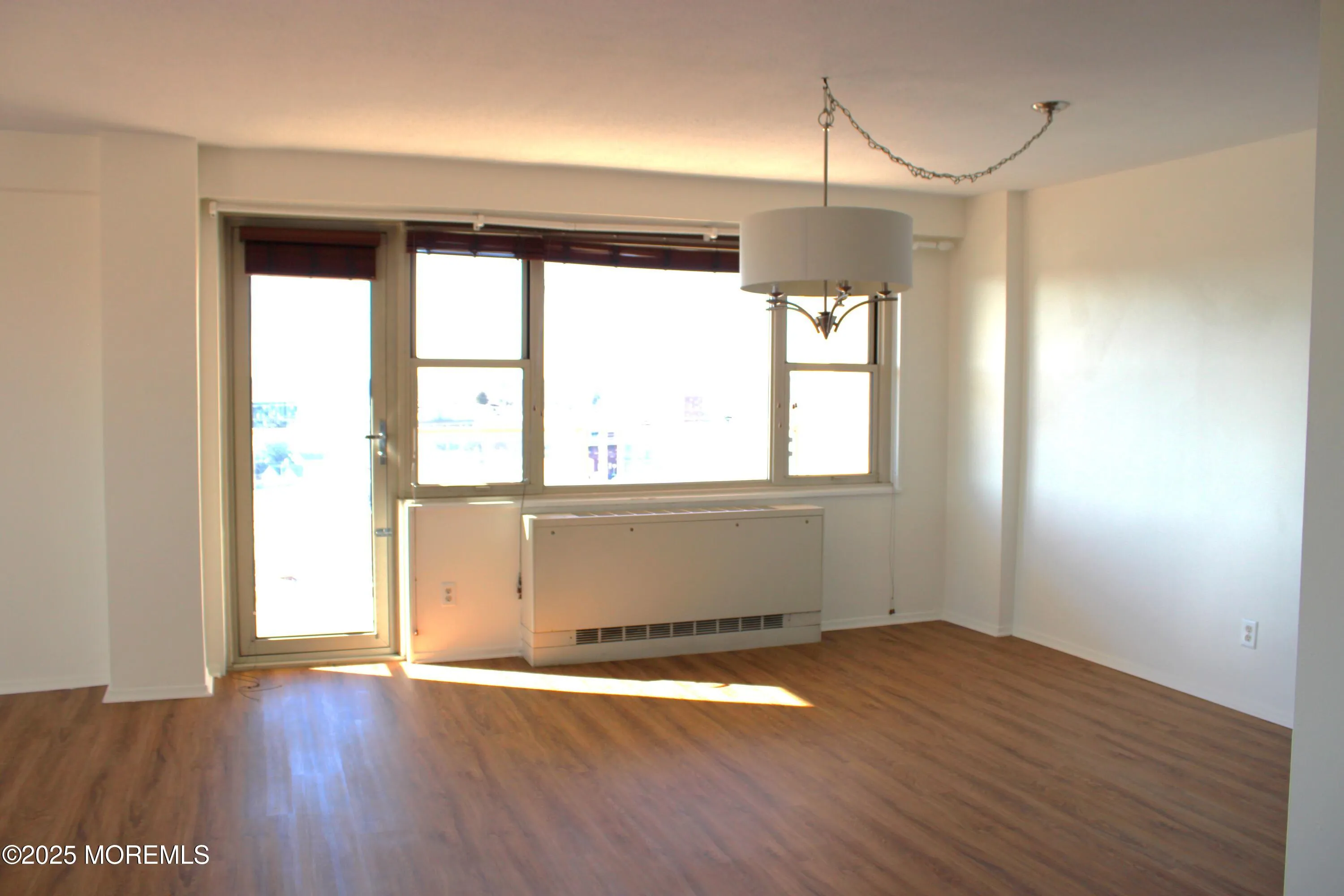 Red Bank, New Jersey 07701, United States, 2 Bedrooms Bedrooms, ,2 BathroomsBathrooms,Residential,Pending,4127