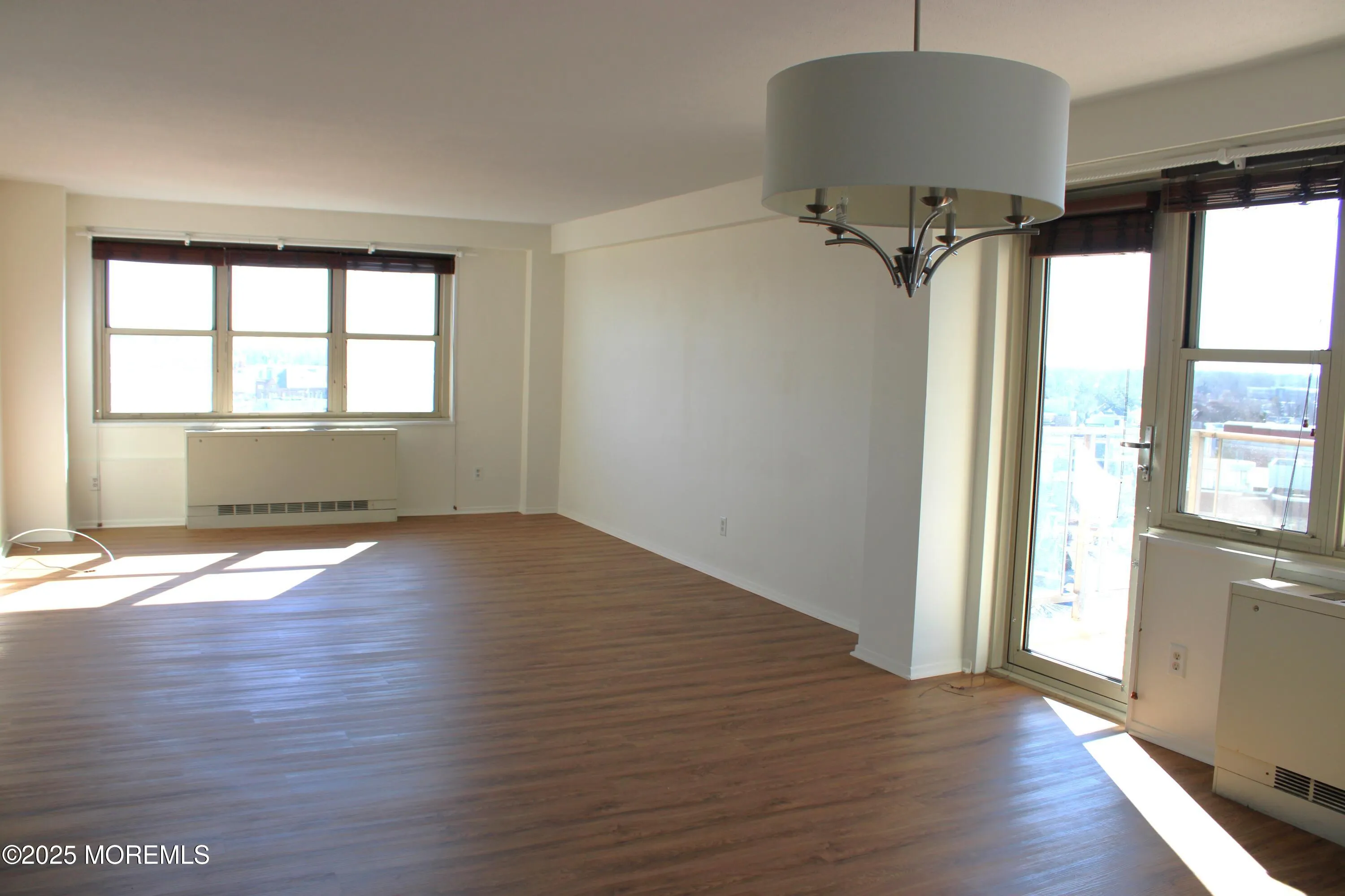 Red Bank, New Jersey 07701, United States, 2 Bedrooms Bedrooms, ,2 BathroomsBathrooms,Residential,Pending,4127