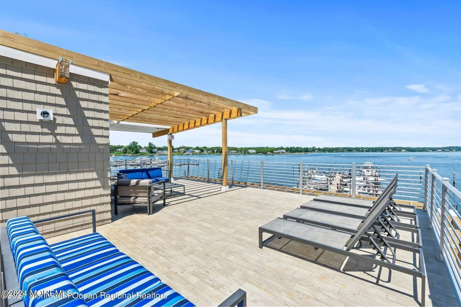 Red Bank, New Jersey 07701, United States, 2 Bedrooms Bedrooms, ,2 BathroomsBathrooms,Residential,Pending,4127