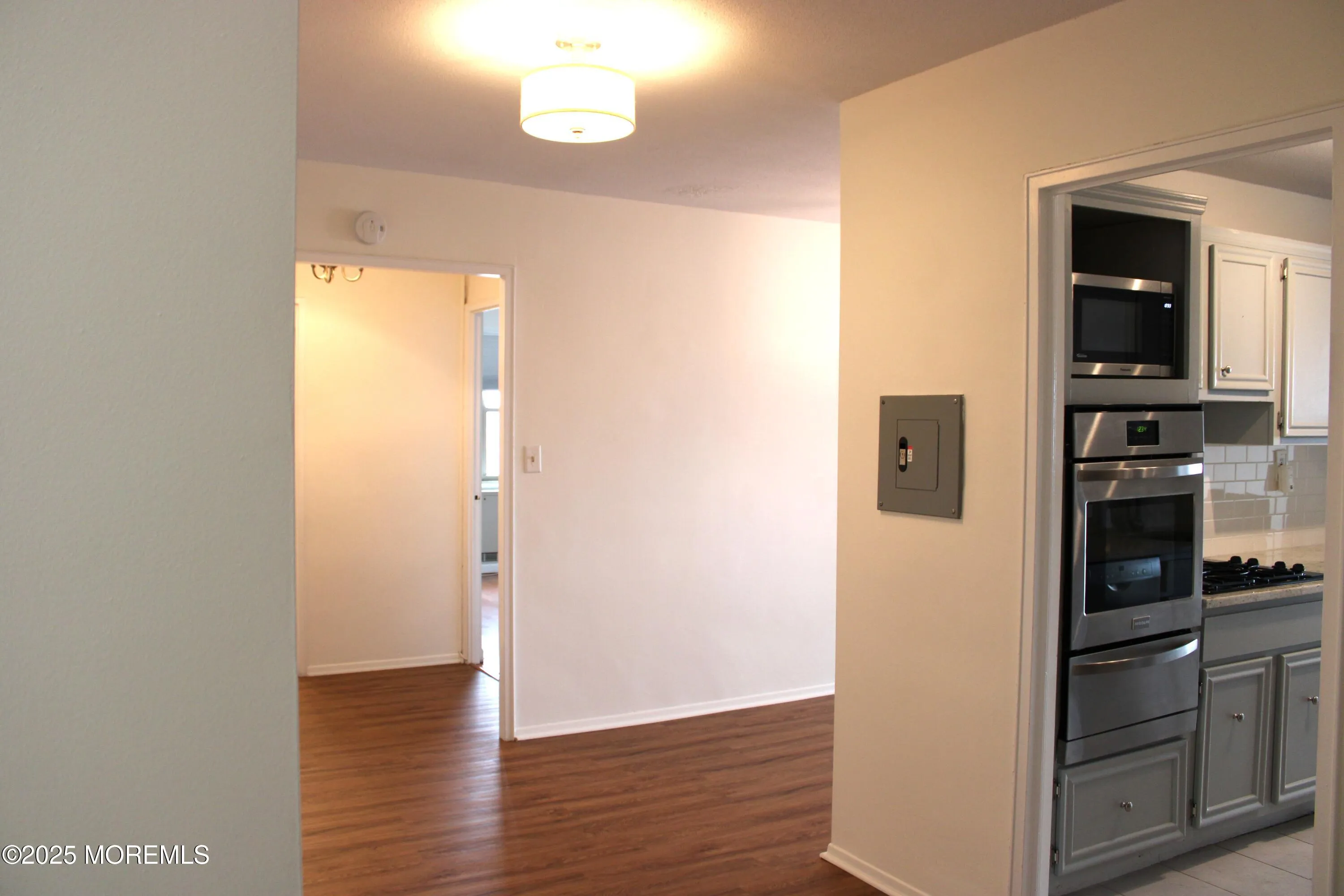 Red Bank, New Jersey 07701, United States, 2 Bedrooms Bedrooms, ,2 BathroomsBathrooms,Residential,Pending,4127