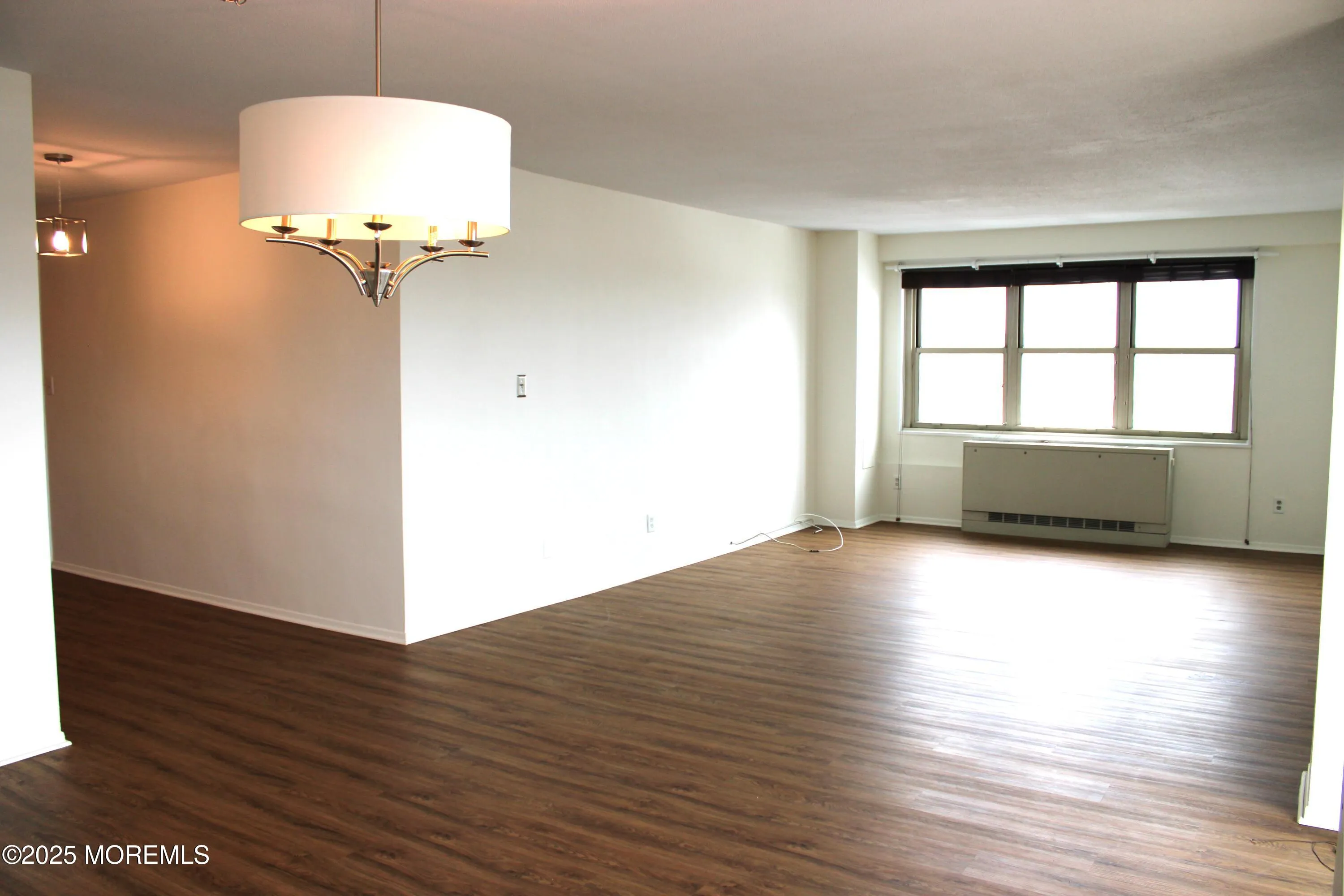 Red Bank, New Jersey 07701, United States, 2 Bedrooms Bedrooms, ,2 BathroomsBathrooms,Residential,Pending,4127