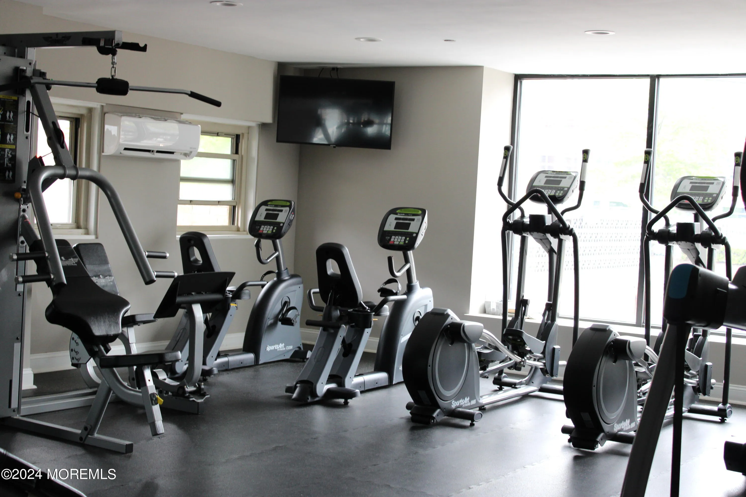 Red Bank, New Jersey 07701, United States, 2 Bedrooms Bedrooms, ,2 BathroomsBathrooms,Residential,Pending,4127