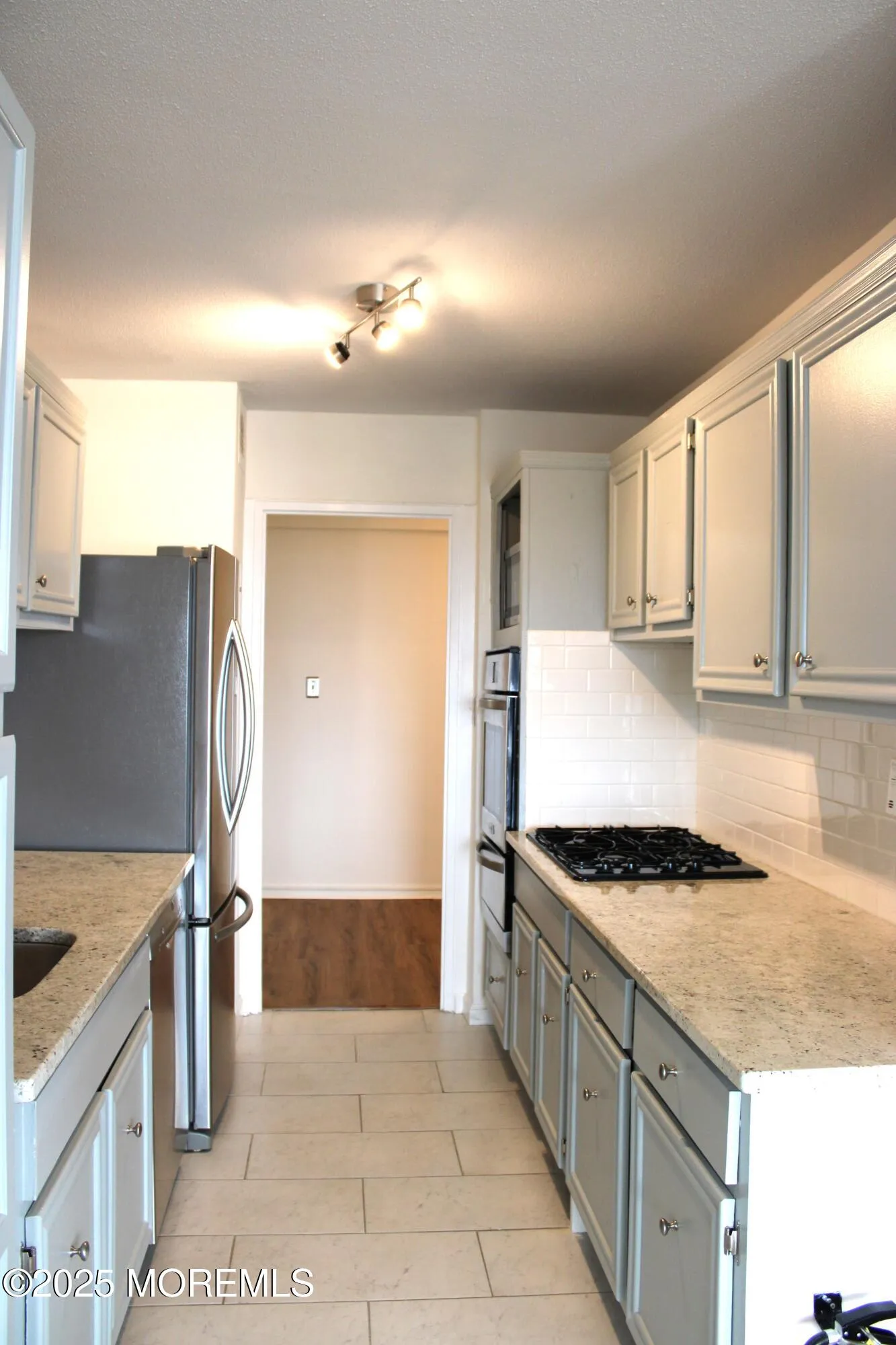 Red Bank, New Jersey 07701, United States, 2 Bedrooms Bedrooms, ,2 BathroomsBathrooms,Residential,Pending,4127